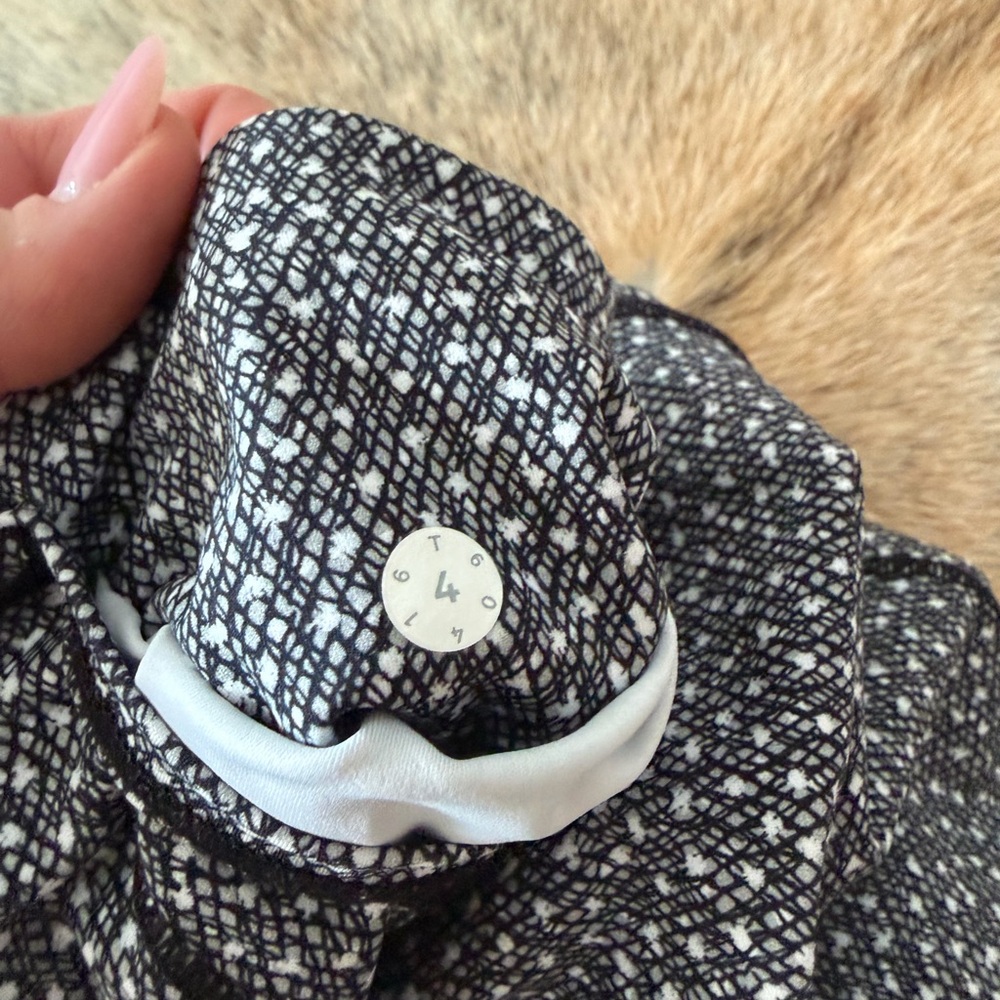 Lululemon Fast and Free in frozen frizz white black Size 4 7/8 legging Nulux EUC - Picture 16 of 17